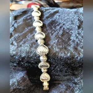 Elegant Silver Heart Linc Bracelet